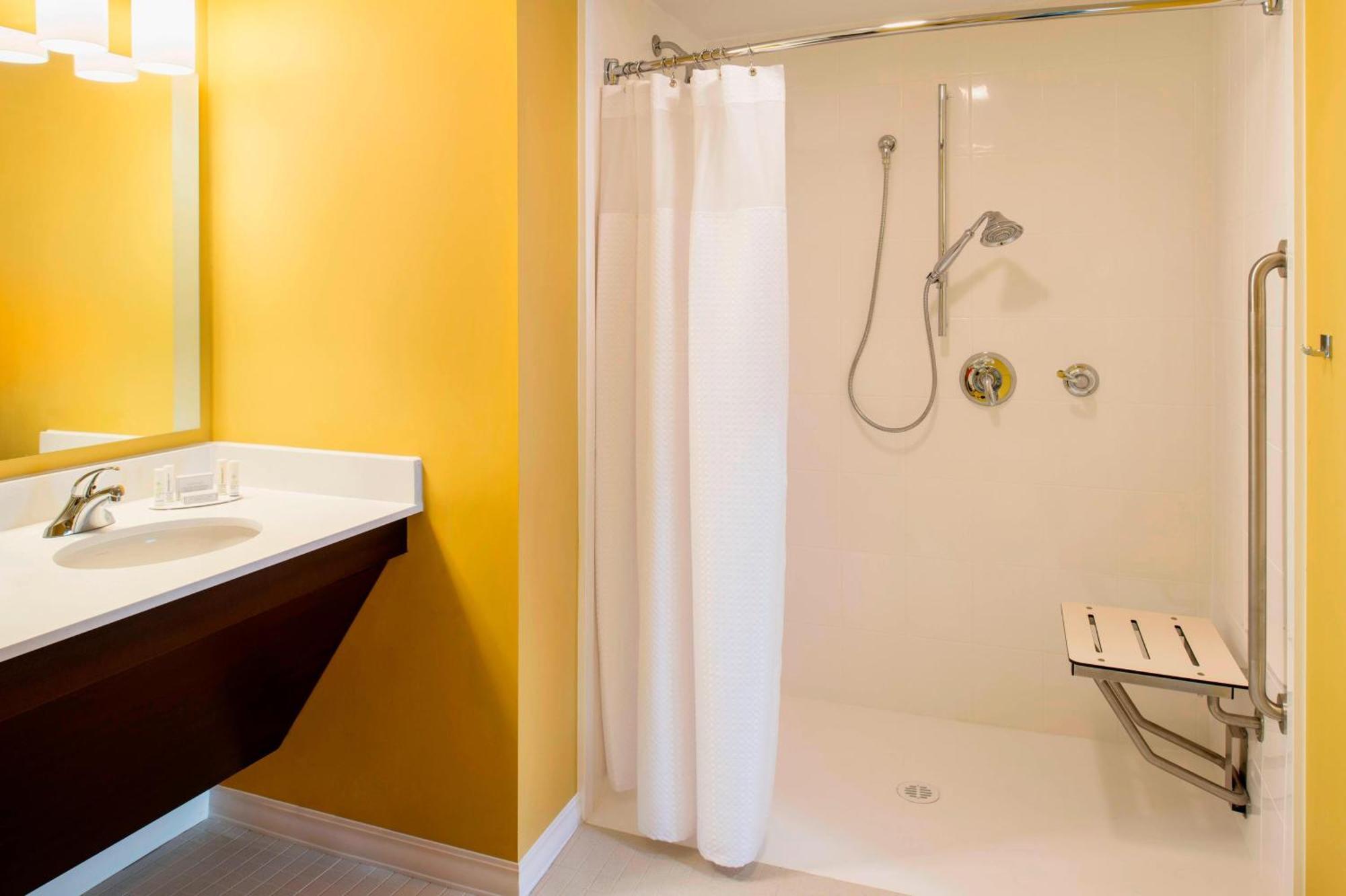 Towneplace Suites By Marriott Red Deer Exterior foto