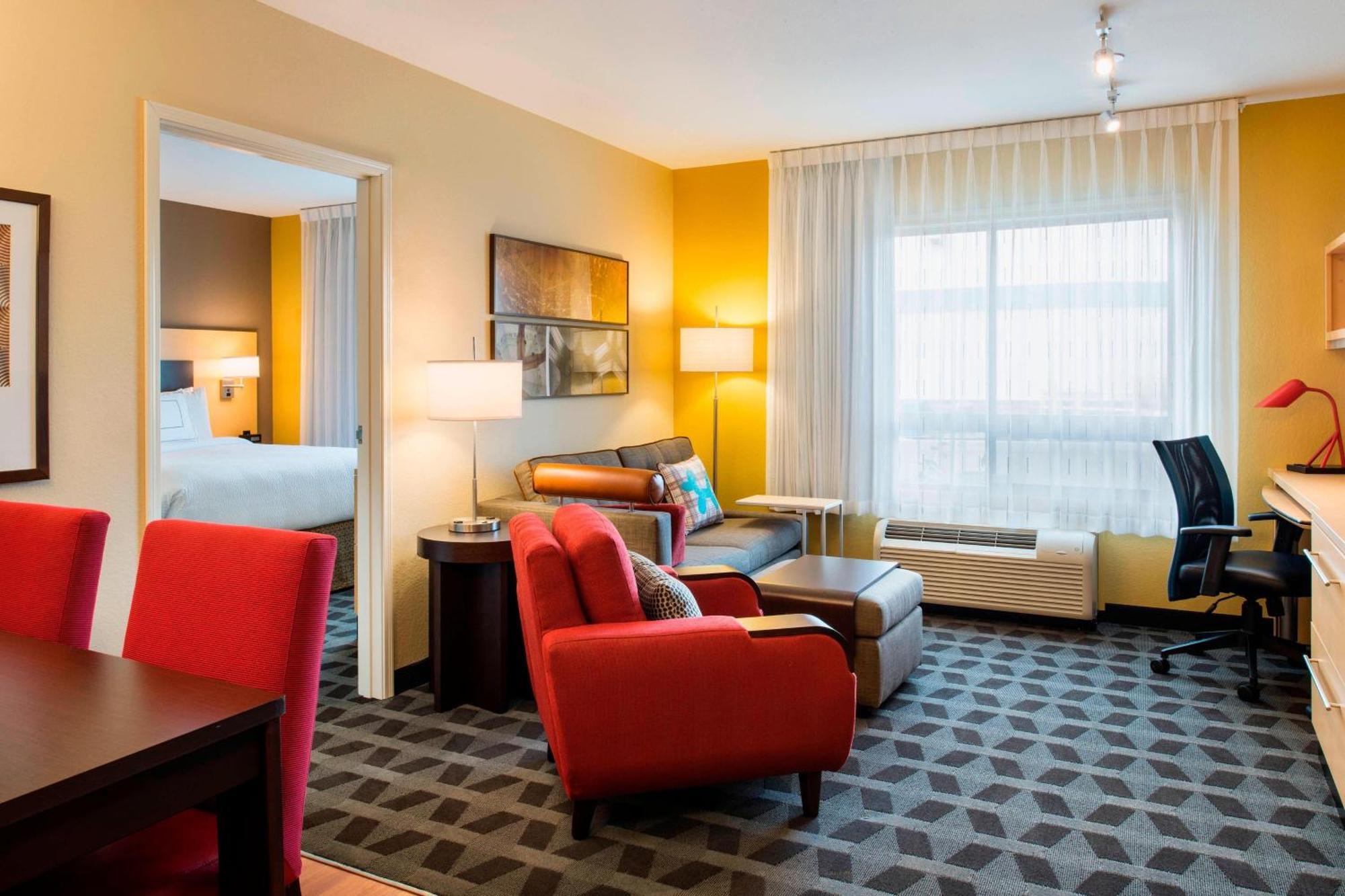 Towneplace Suites By Marriott Red Deer Exterior foto